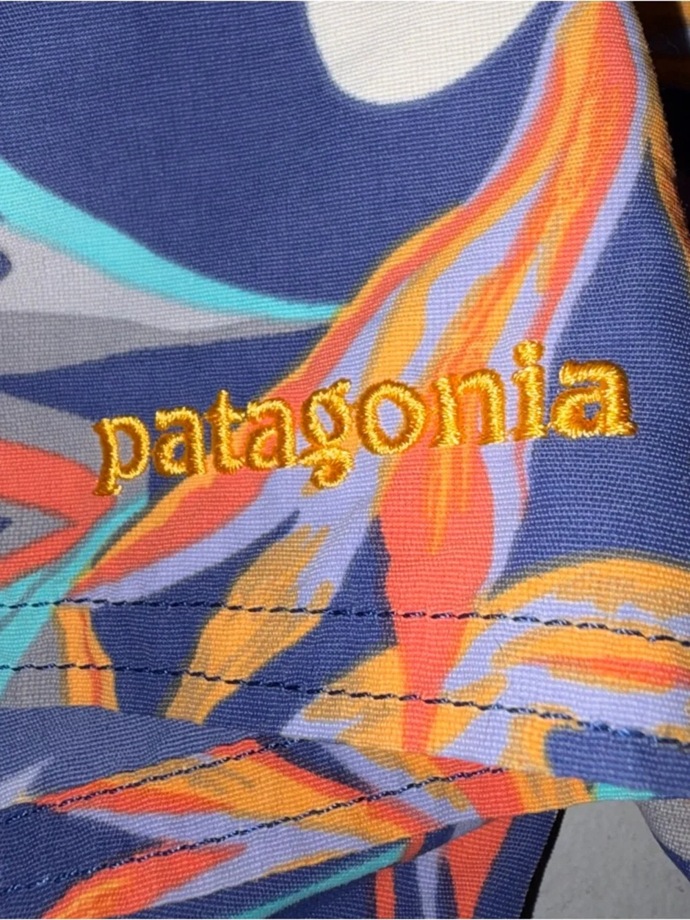 Patagonia Tropical Print Wavefarer Board Shorts Swim Shorts size 31